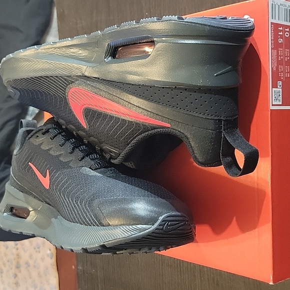 Nike Air Max Nuaxis in the "Black University Red" Mens 10 Womens 11.5 NWT & BOX - Picture 8 of 11